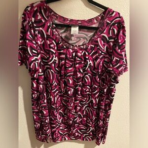 Plus abstract swirl pattern short sleeve top.